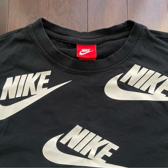 Nike Women's T-Shirt Size XS Black/White Cropped Casual Logo Cotton - Picture 3 of 5